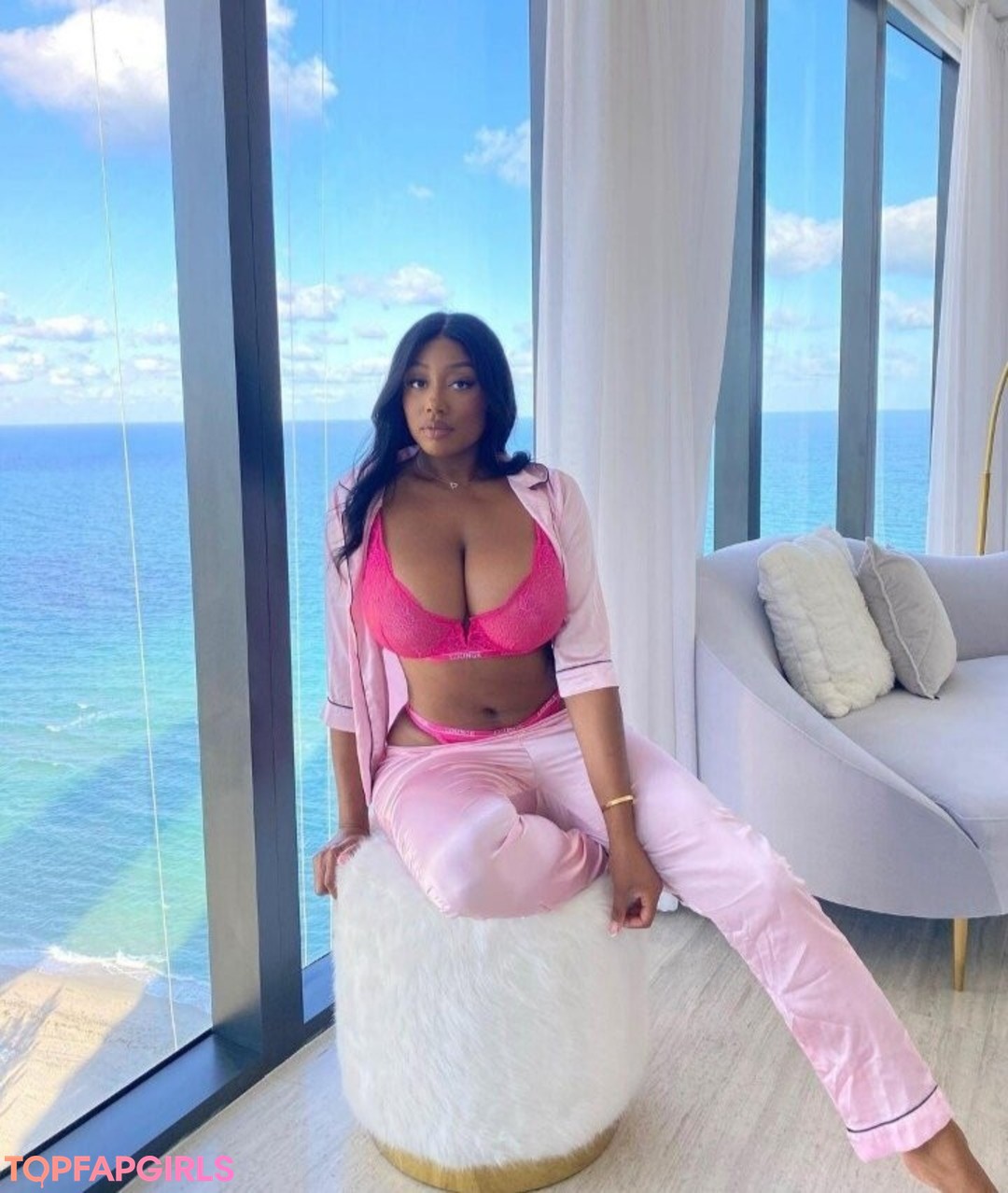 Photo nue de fuite OnlyFans de Vivi Panamera #49 Photo nue de fuite OnlyFans de Vivi Panamera #49