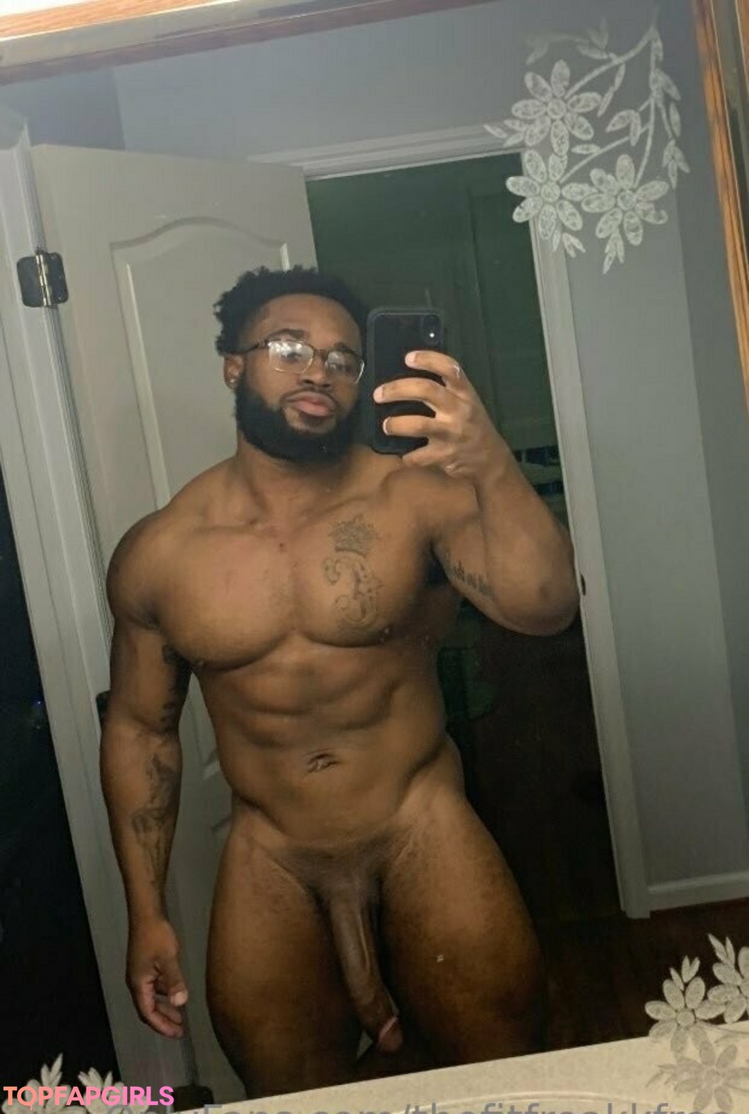 Photo nue de fuite OnlyFans de Thefitfreakkfree #3 Photo nue de fuite OnlyFans de Thefitfreakkfree #3