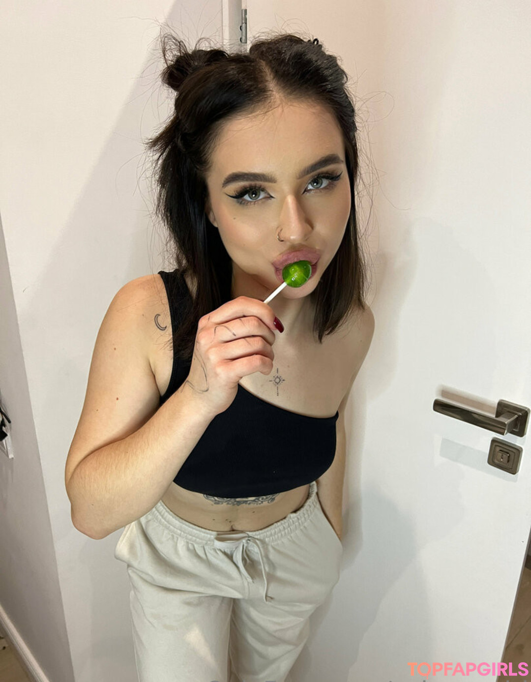 Photo nue de fuite OnlyFans de Selenagirl #32 Photo nue de fuite OnlyFans de Selenagirl #32