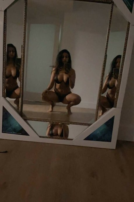 Photo nue de fuite OnlyFans de Skinnyroti
