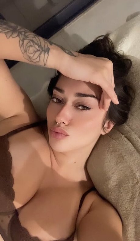 Photo nue de fuite OnlyFans de Angeline Sant