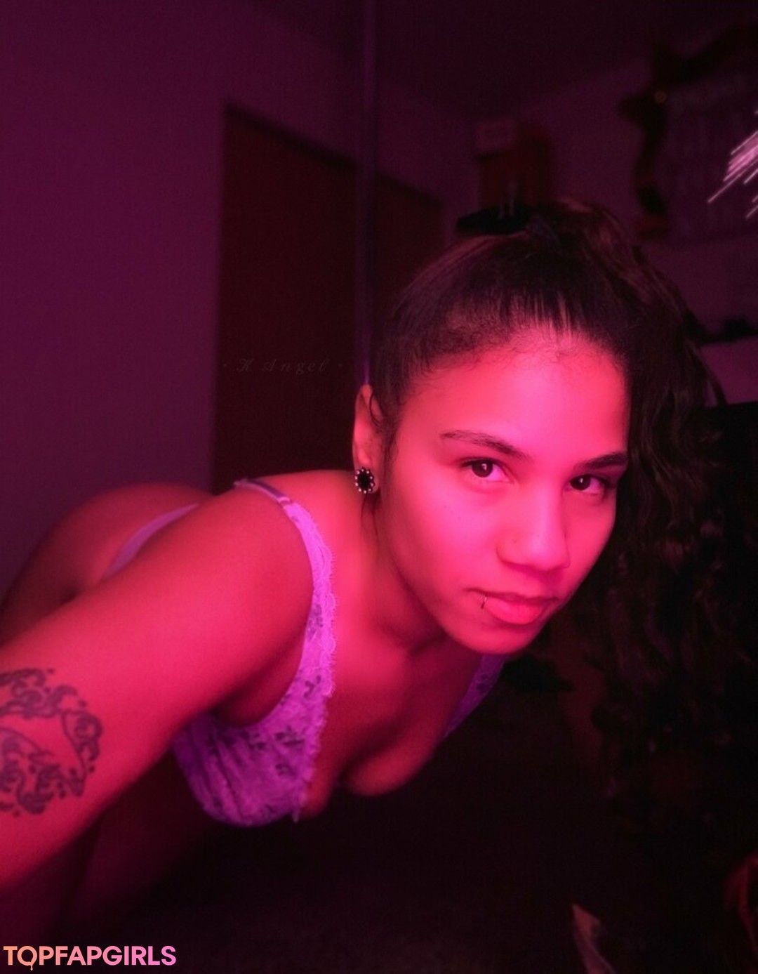 Photo nue de fuite OnlyFans de Kangelstardustxo #5 Photo nue de fuite OnlyFans de Kangelstardustxo #5