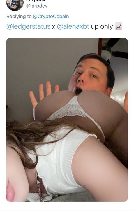 Photo nue de fuite OnlyFans de Alenalovesxo