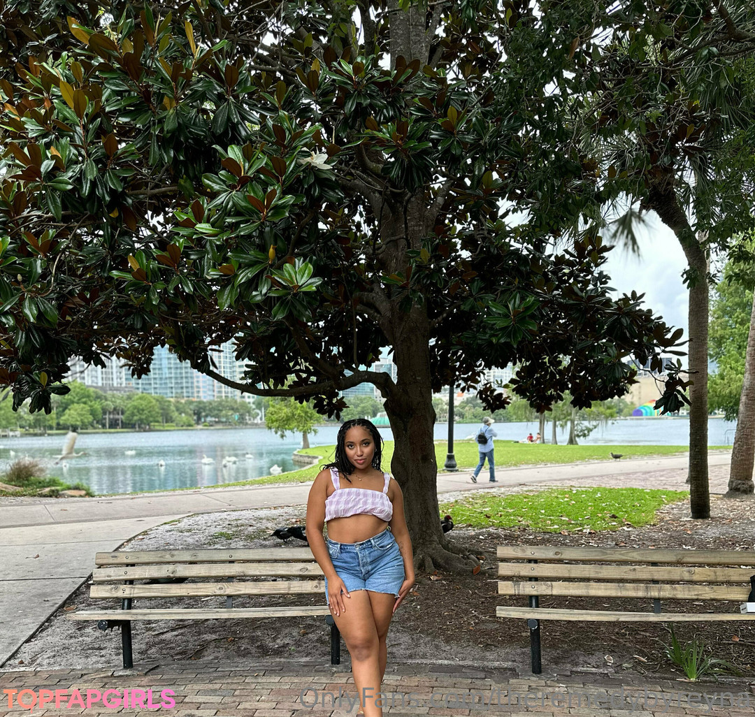 Photo nue de fuite OnlyFans de Theremedybyreyna #100 Photo nue de fuite OnlyFans de Theremedybyreyna #100