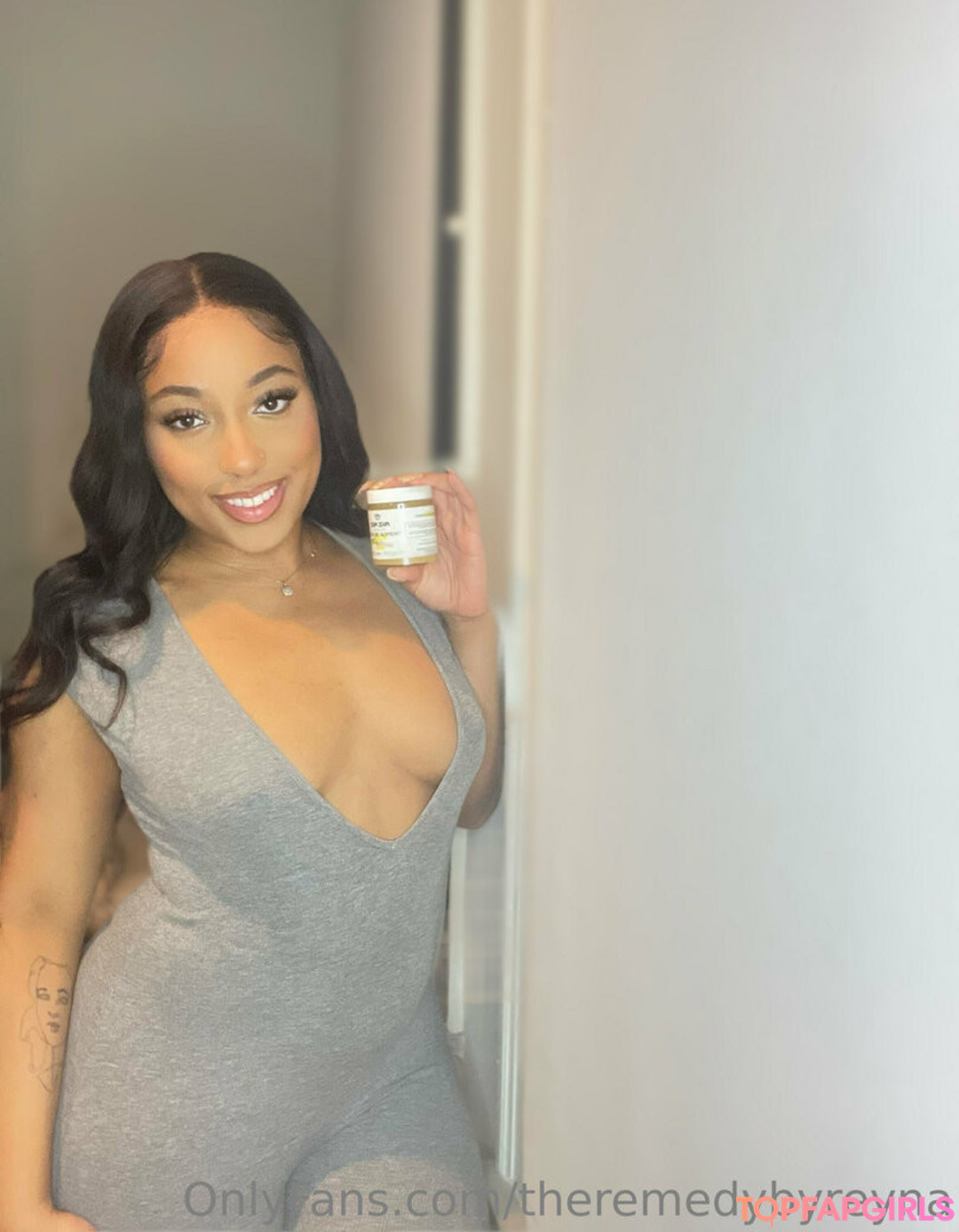 Photo nue de fuite OnlyFans de Theremedybyreyna #67 Photo nue de fuite OnlyFans de Theremedybyreyna #67
