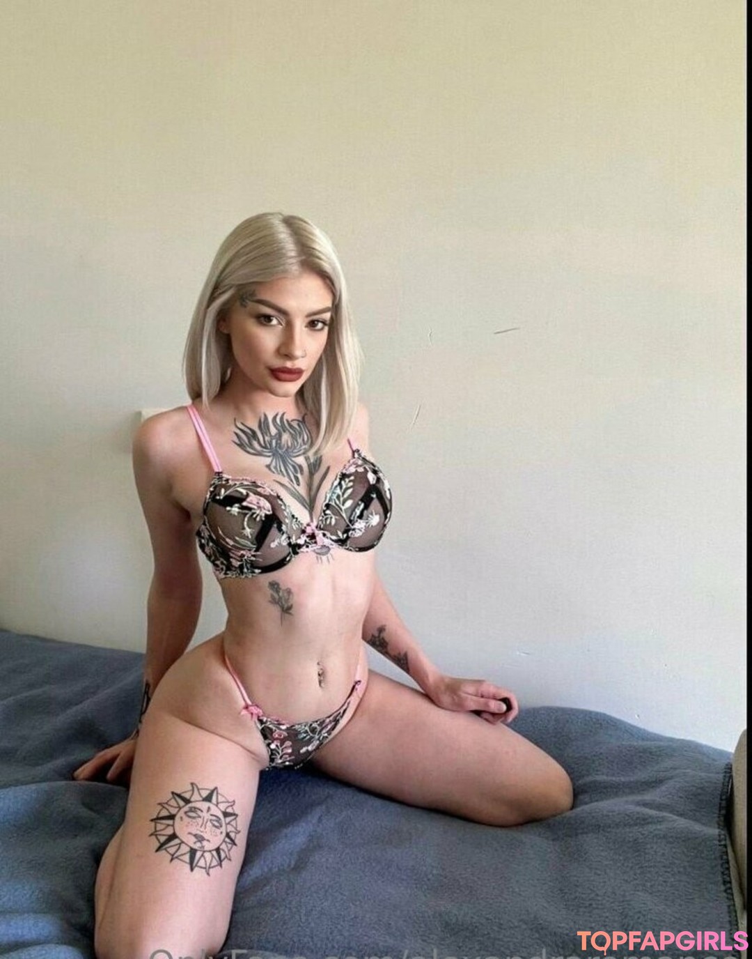 Photo nue de fuite OnlyFans de Alexandraromance #81 Photo nue de fuite OnlyFans de Alexandraromance #81