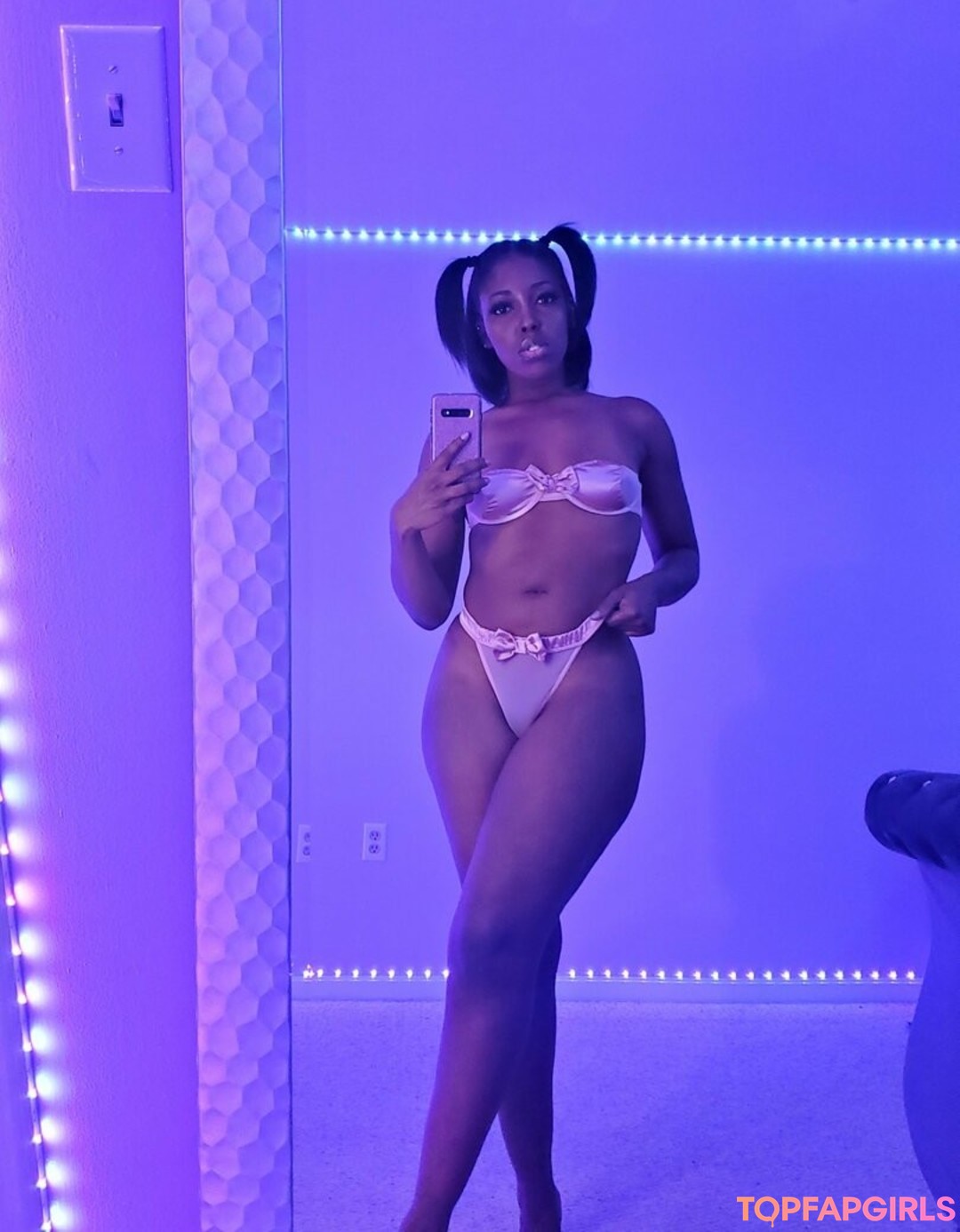 Photo nue de fuite OnlyFans de Mirascarlett #13 Photo nue de fuite OnlyFans de Mirascarlett #13