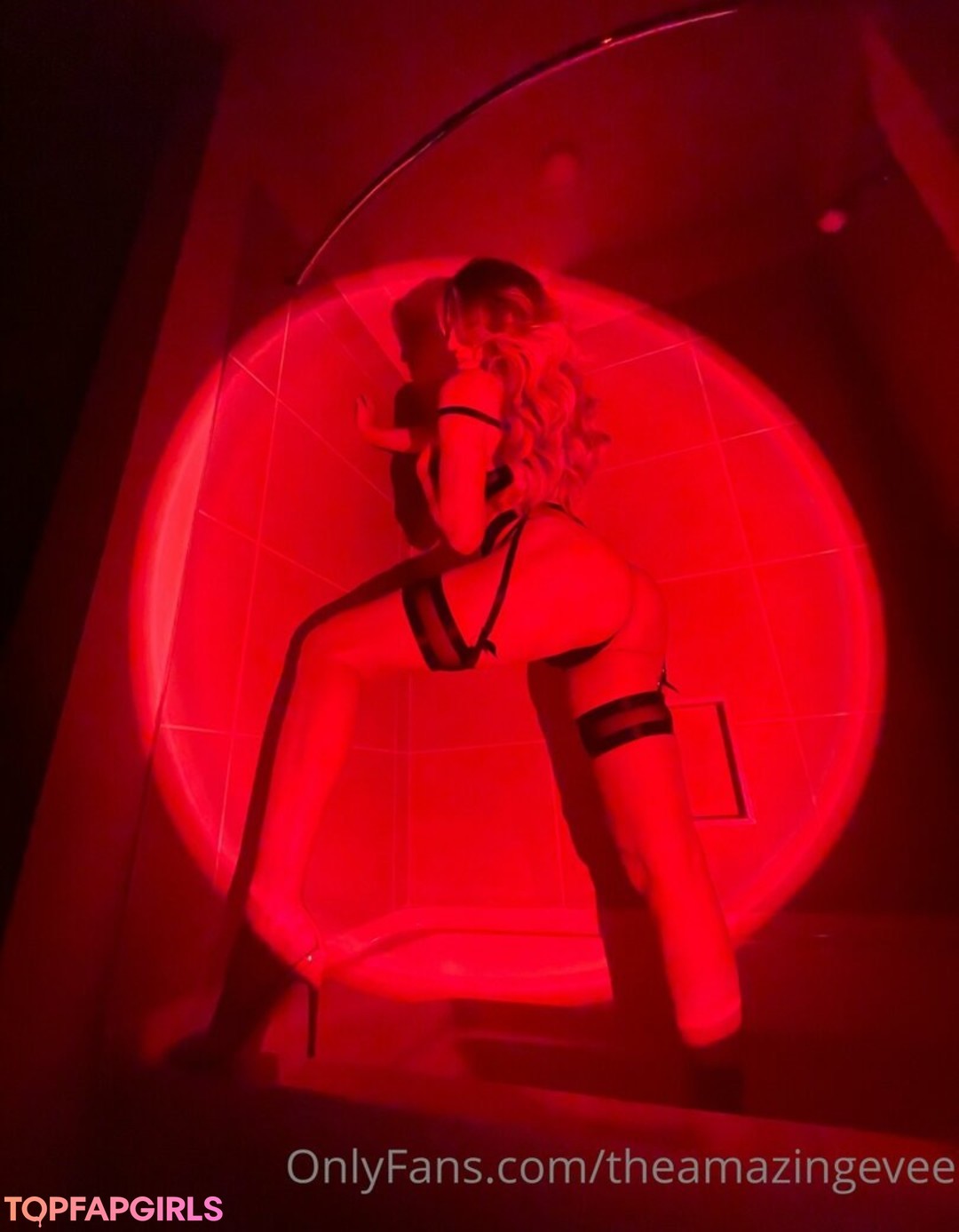 Photo nue de fuite OnlyFans de Theeveemarie #258 Photo nue de fuite OnlyFans de Theeveemarie #258