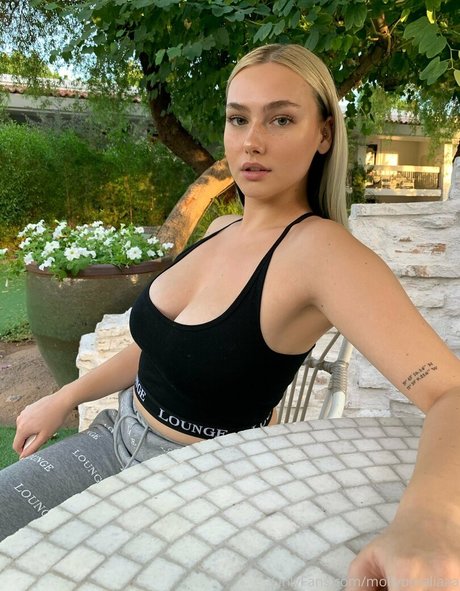 Photo nue de fuite OnlyFans de Mollyomaliamollyomaliaaa