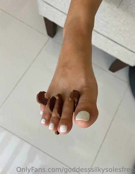 Goddesssilkysolesfree