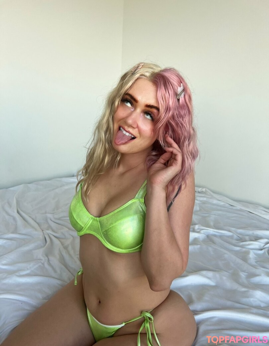 Photo nue de fuite OnlyFans de Pinkfloweremoji #21 Photo nue de fuite OnlyFans de Pinkfloweremoji #21