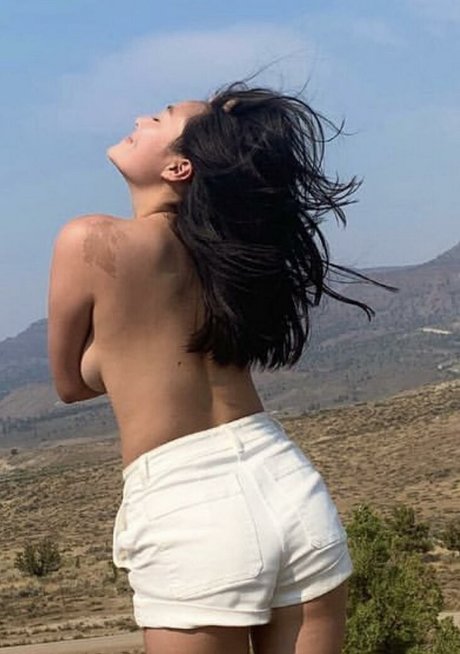 Photo nue de fuite OnlyFans de Issa Okamoto