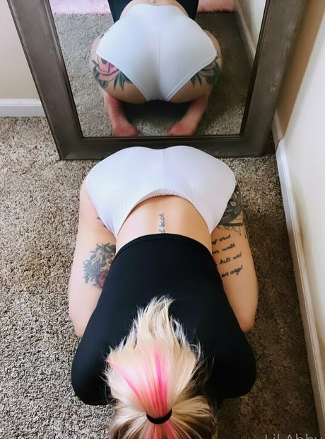 Photo nue de fuite OnlyFans de Lilabbyofficial