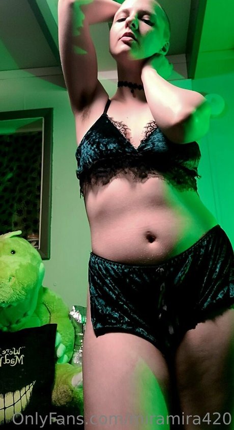 Photo nue de fuite OnlyFans de Miramira420