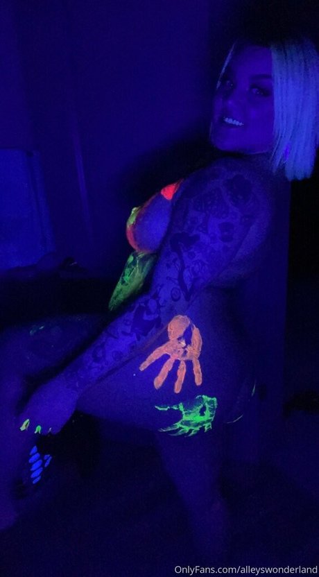 Photo nue de fuite OnlyFans de Alleyswonderland