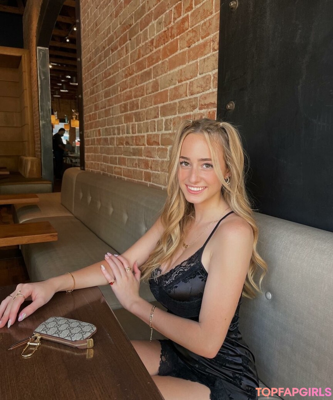 Photo nue de fuite OnlyFans de Charlotte Bregman #4 Photo nue de fuite OnlyFans de Charlotte Bregman #4