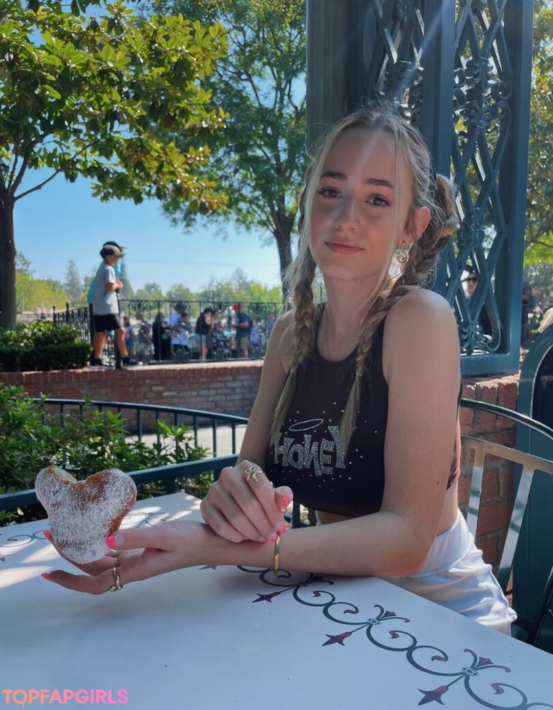 Photo nue de fuite OnlyFans de Charlotte Bregman #96 Photo nue de fuite OnlyFans de Charlotte Bregman #96