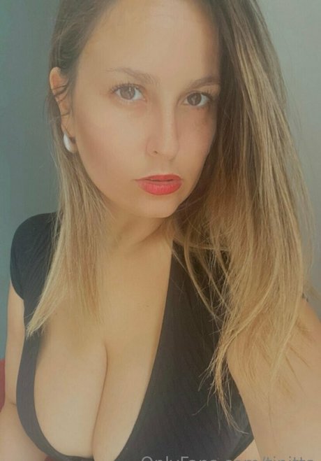 Photo nue de fuite OnlyFans de Tinitta