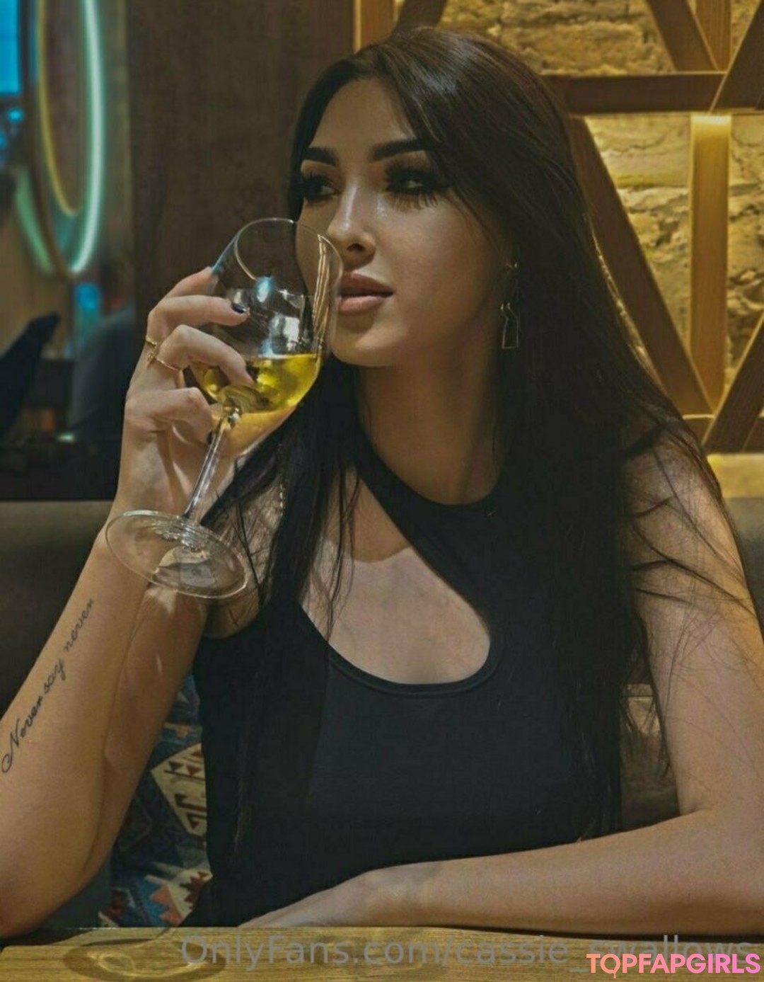 Photo nue de fuite OnlyFans de Cassieswallows #20 Photo nue de fuite OnlyFans de Cassieswallows #20