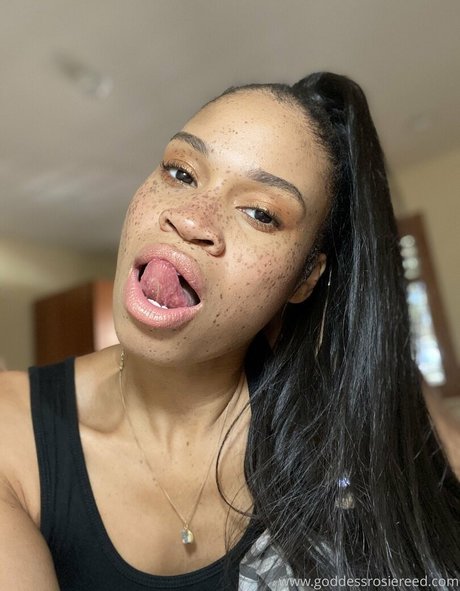 Photo nue de fuite OnlyFans de Goddessrosiereed