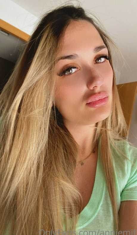 Photo nue de fuite OnlyFans de Anniemif