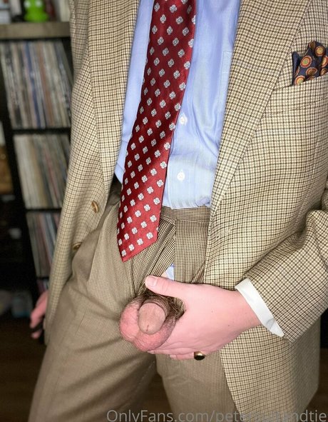 Petersuitandtie