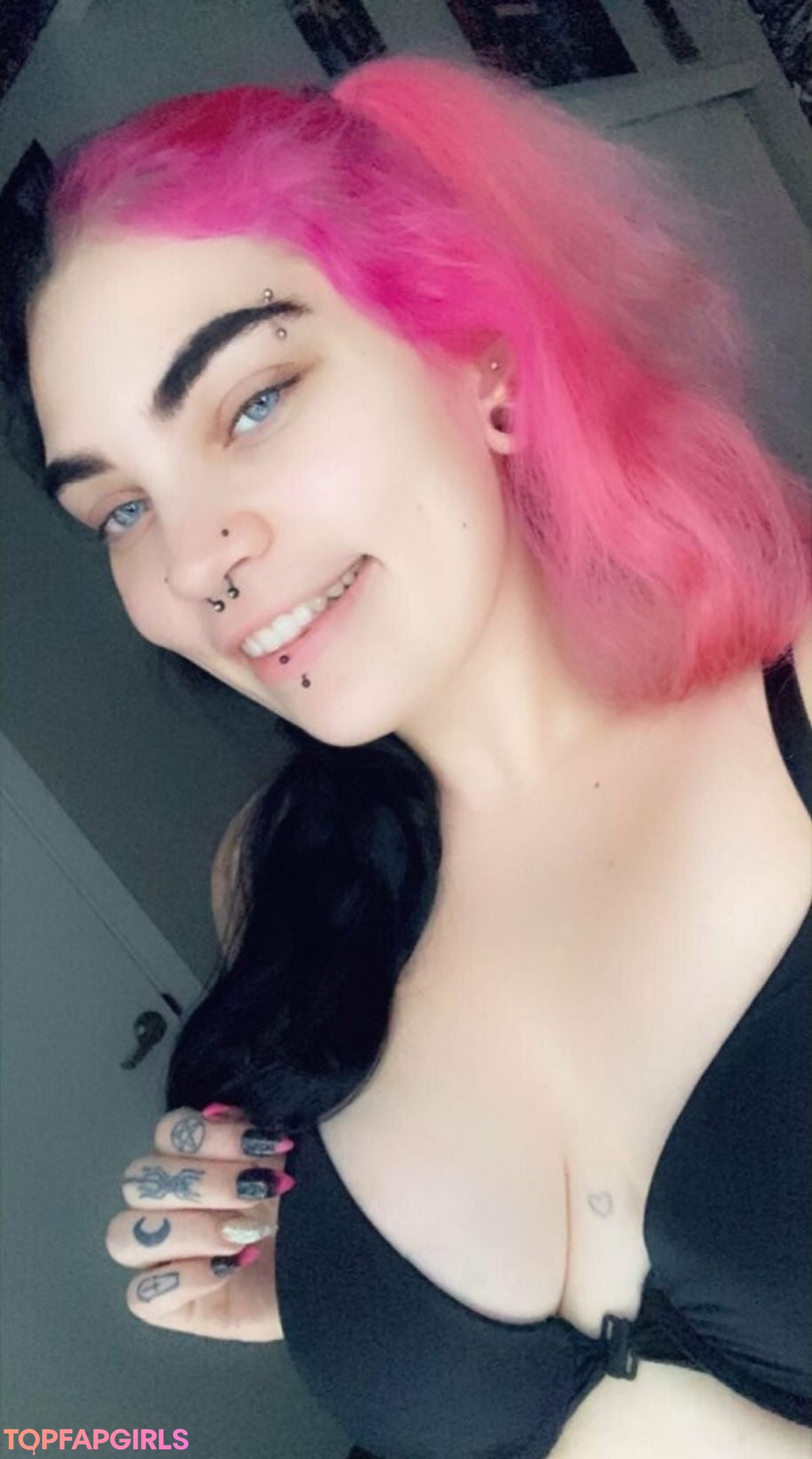 Photo nue de fuite OnlyFans de Killerkittenxofree #23 Photo nue de fuite OnlyFans de Killerkittenxofree #23