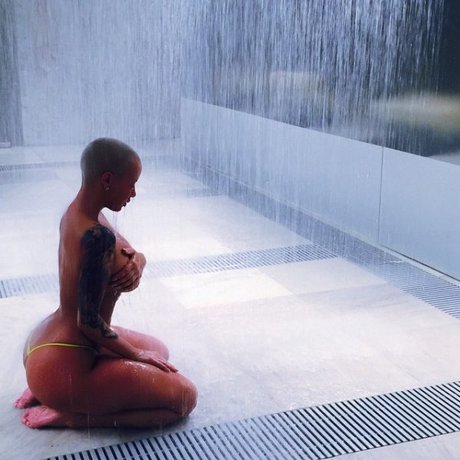 Amber rose