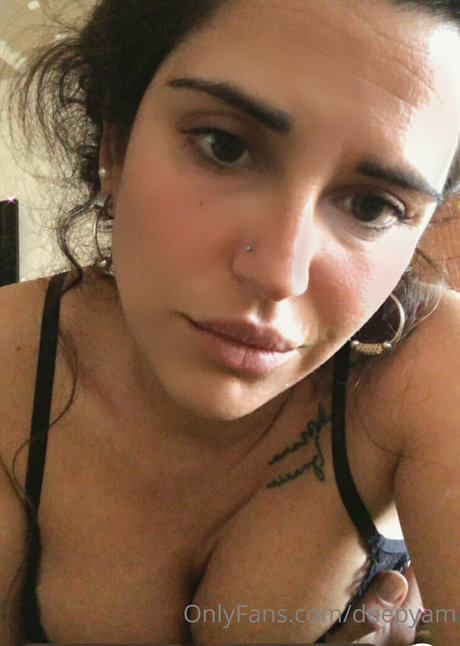Photo nue de fuite OnlyFans de Sweetarabgirl