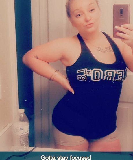 Photo nue de fuite OnlyFans de Mommithiccc