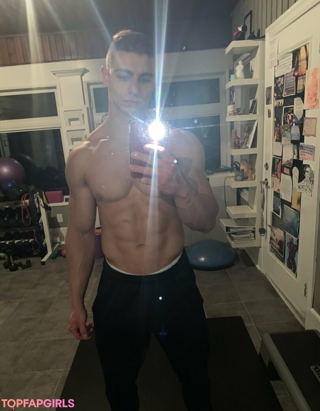 Photo nue de fuite OnlyFans de Creamygorilla #18 Photo nue de fuite OnlyFans de Creamygorilla #18