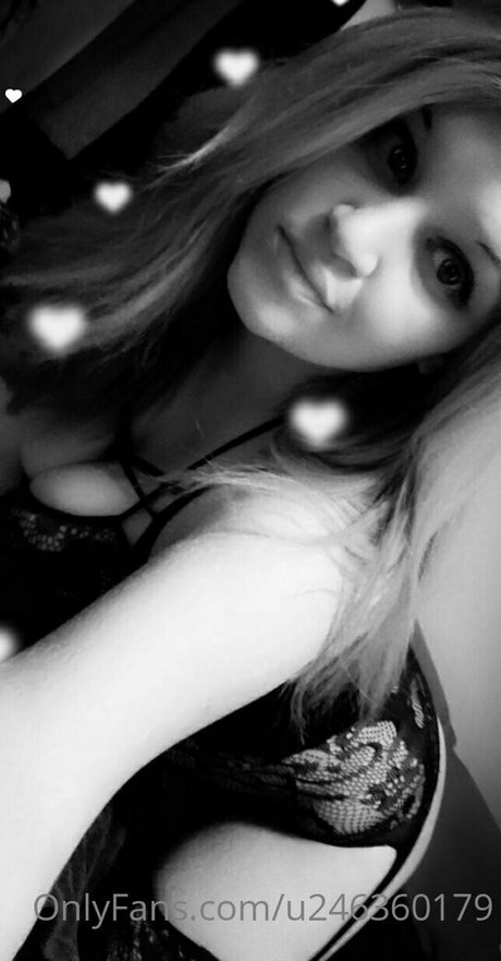 Photo nue de fuite OnlyFans de Naughtylilnekofree