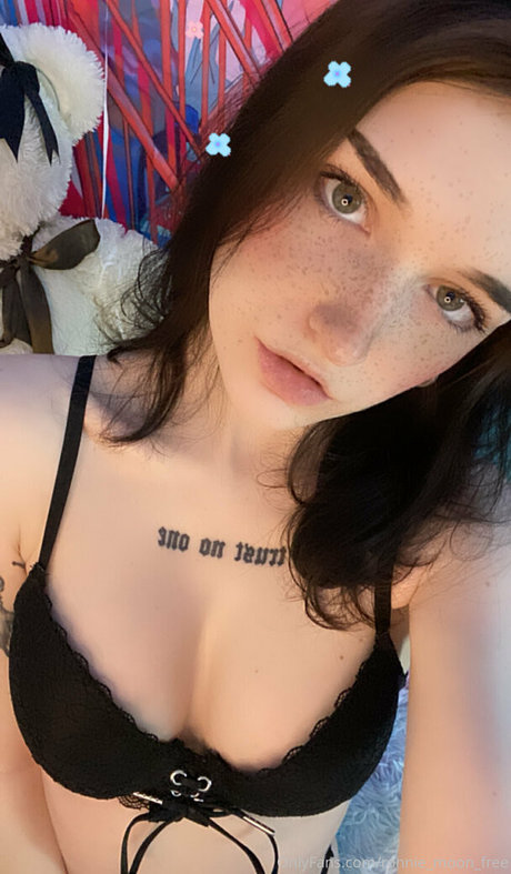 Photo nue de fuite OnlyFans de Ronniemoonfree