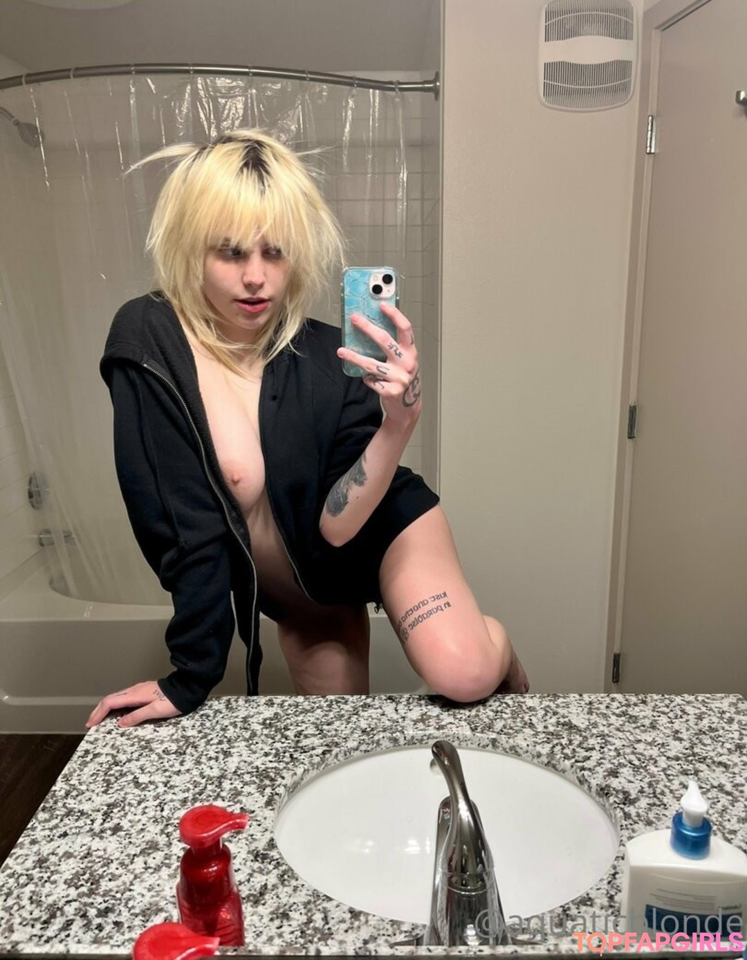 Photo nue de fuite OnlyFans de Porcelainblues #33 Photo nue de fuite OnlyFans de Porcelainblues #33