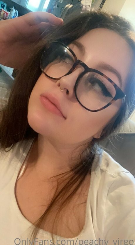 Photo nue de fuite OnlyFans de Peachyvirgo