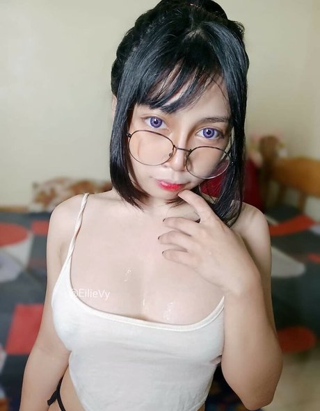 Photo nue de fuite OnlyFans de Eilie Vy
