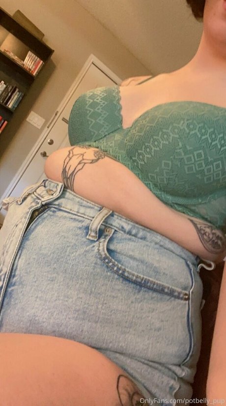 Photo nue de fuite OnlyFans de Bigbellybenni