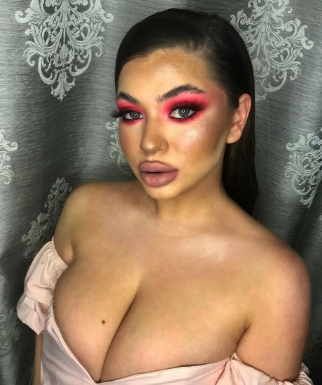 Photo nue de fuite OnlyFans de Roxana Elena