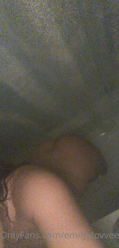 Photo nue de fuite OnlyFans de Emilyylovveee