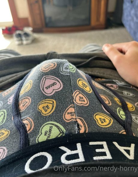 Photo nue de fuite OnlyFans de Nerdyhorny