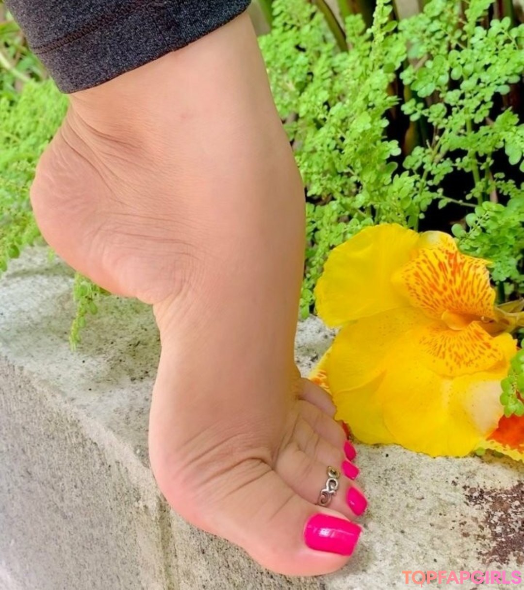 Photo nue de fuite OnlyFans de Cinnamonfeet #2 Photo nue de fuite OnlyFans de Cinnamonfeet #2