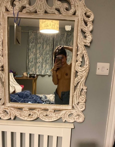 Photo nue de fuite OnlyFans de Davina Samra