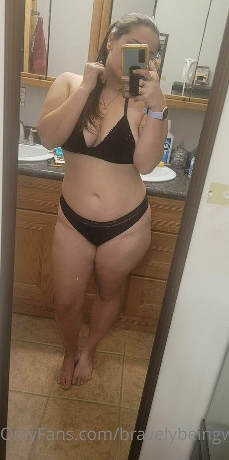 Photo nue de fuite OnlyFans de Bravelybeingwoman