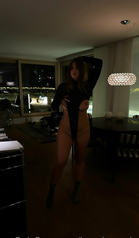 Photo nue de fuite OnlyFans de Lenalouu