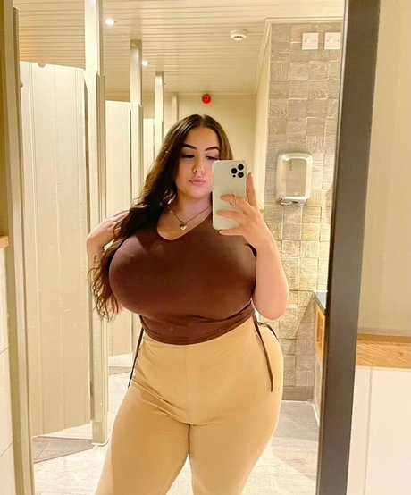 Photo nue de fuite OnlyFans de Pettiana Cypriotmami