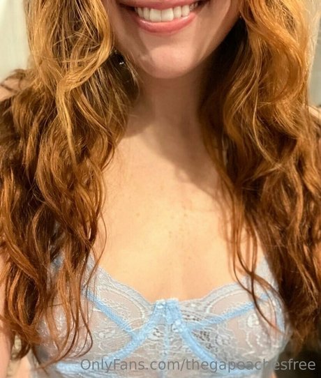 Photo nue de fuite OnlyFans de Thegapeachesfree