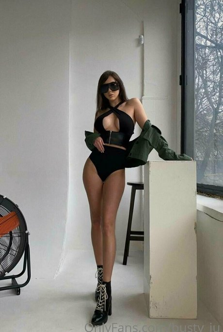 Photo nue de fuite OnlyFans de Bustyju