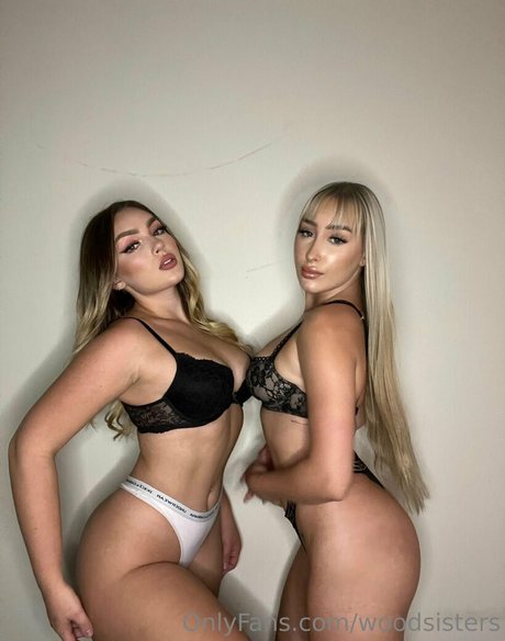 Photo nue de fuite OnlyFans de Woodsisters