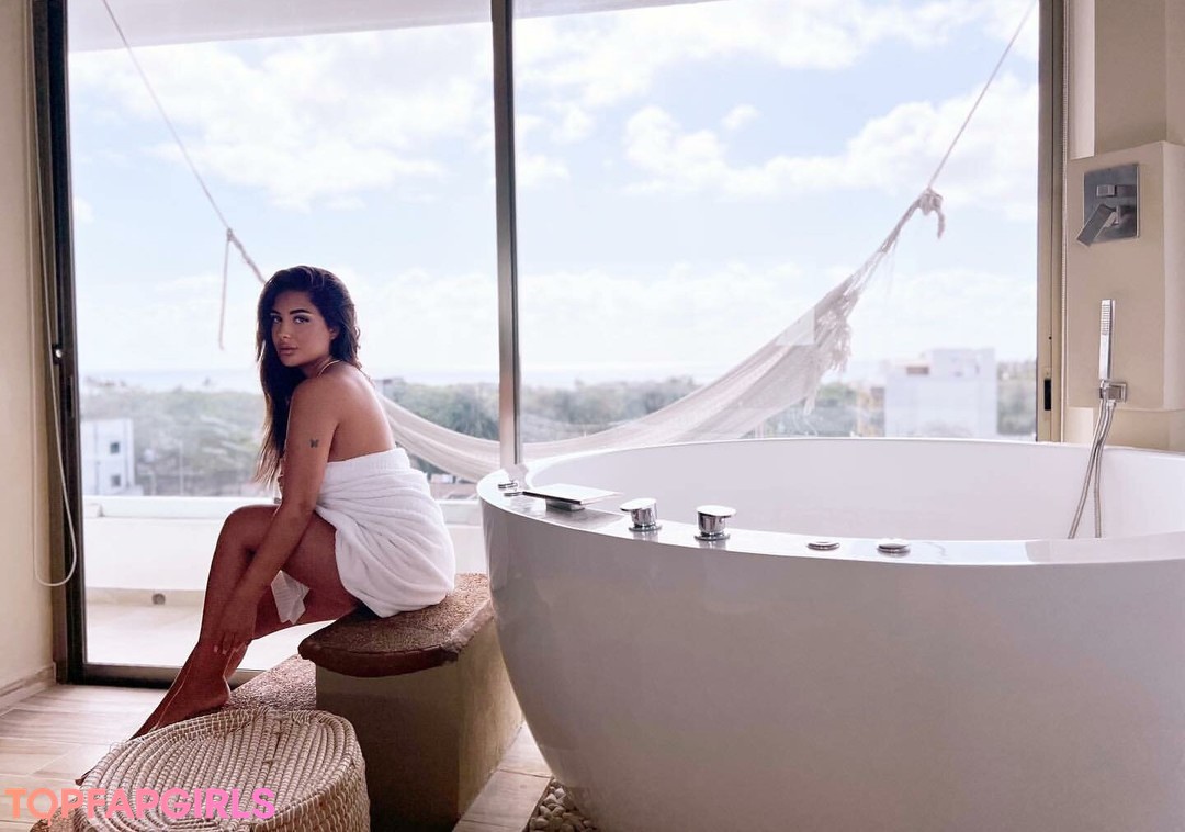 Photo nue de fuite OnlyFans de Helia Soltani #64 Photo nue de fuite OnlyFans de Helia Soltani #64