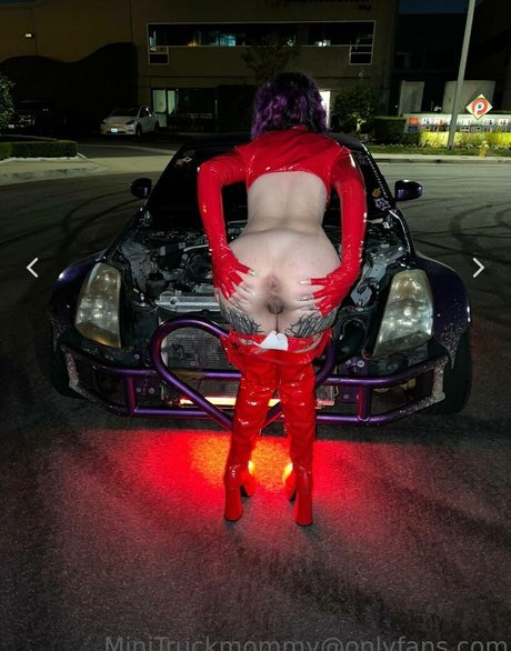 Photo nue de fuite OnlyFans de Minitruckmommy